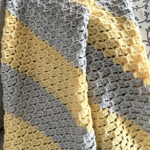 New Hand Crocheted Lap Size Blanket or Afghan Yellow & Gray Or Even For A Baby - Picture 4 of 6